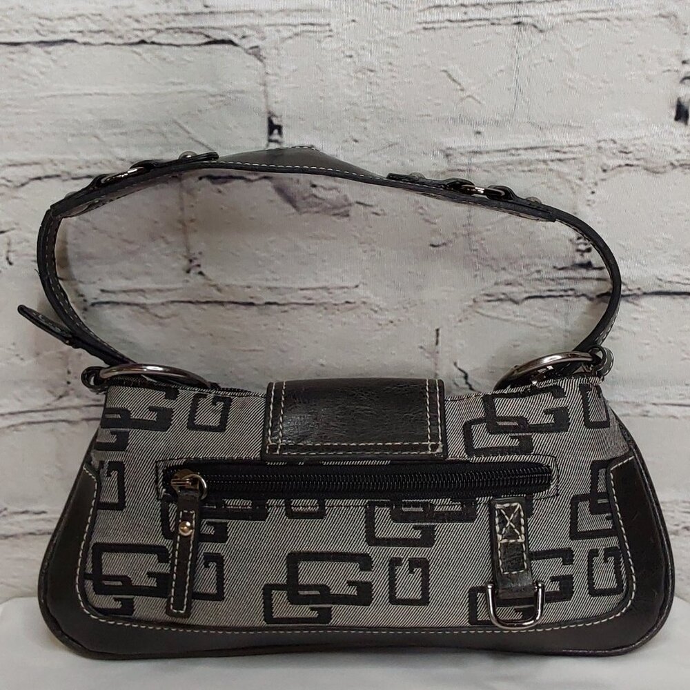 'GUESS' STUDDED MONOGRAM SHOULDER BAG SIGNATURE BIMBO BAGUETTE - Picture 15 of 16